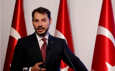 Ministri turk takon investitorët globalë, garanton përballimin e krizës