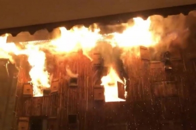 Zjarr i madh në një banesë, rrezikohet jeta e katër familjeve