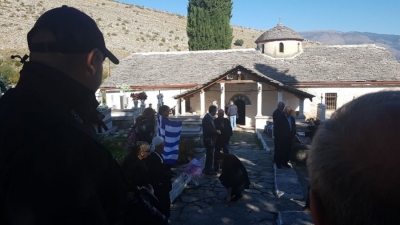 Nëna e Katsifasit bën thirrje për luftë: Vritini tradhtarët