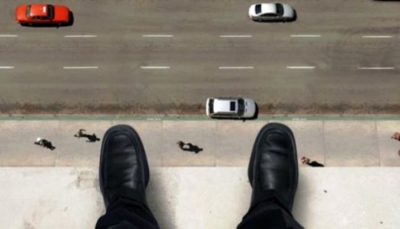 Hidhet nga kati i 4-t, humb jetën 47-vjeçari