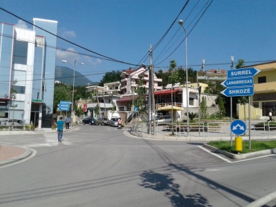 Banorët në Shkozë 30 vjet pa një rrugë: Kushtet skandaloze, gjithë lagjja nuk ka kanalizime