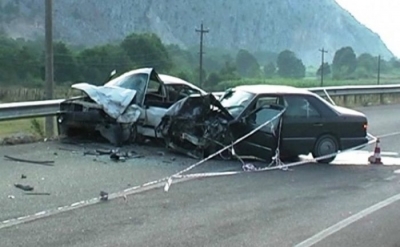 Aksident në aksin Elbasan-Peqin, përplasen dy makina, tre persona të plagosur rëndë