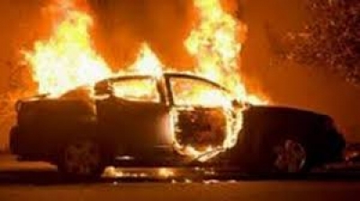 Digjet gjatë natës makina në Durrës, shkrumbohet plotësisht