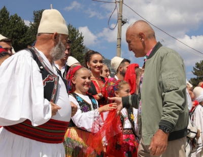 Presidenti në pelegrinazhin e malit të Tomorrit: Abaz Aliu të na japë forcë në rrugën për një Shqipëri më europiane