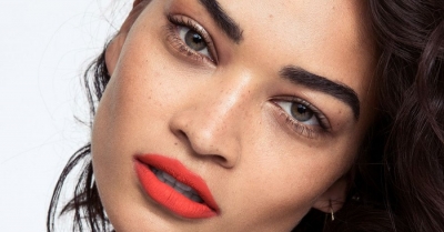 Modelja bukuroshe i jep fund beqarisë