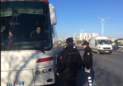 Policia bllokon protestuesit nga Lezha