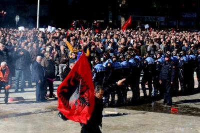 Mbi 40 të arrestuar pas protestës, ja çfarë ka ndodhur gjatë natës...