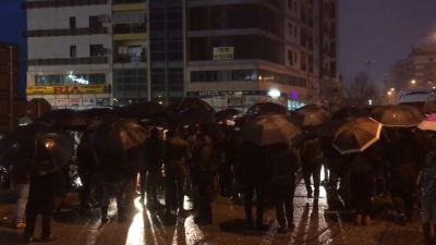 VIDEO/ Bllokohet hyrja e Shkodrës, qytetarët nuk ndalin protestat kunër qeverisë