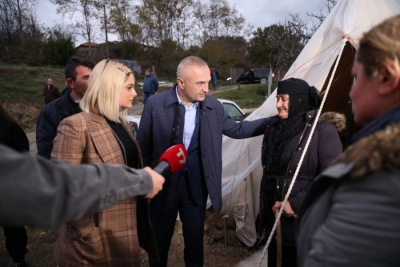 Kryemadhi zbardh skandalin: Bebe Rexhës nuk i japin leje për rindërtimin e 2 shtëpive në Bubq dhe Bizë