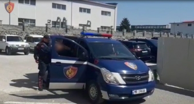 “Armë zjarri, drogë dhe para”, arrestohen 4 persona në Tiranë