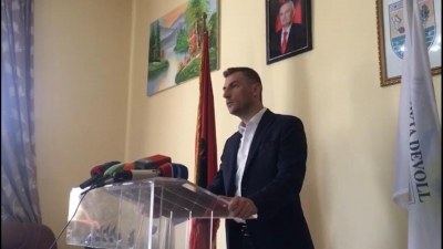 Policia terrorizon familjen e kryetarit të Bashkisë Devoll, arreston vëllain e tij në orën 3 të mëngjesit