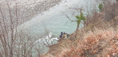 U përplasën me një tjetër makinë dhe përfunduan në lumë, kush janë burrë e grua që mbetën të vdekur në aksidentin në Librazhd. Një i mitur në koma.