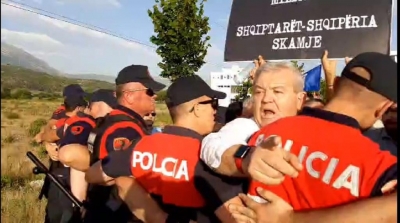 VIDEO-FOTO/ I rrethuar me qindra forca policore, Gjirokastra i thotë &#039;Jo&#039; Ramës