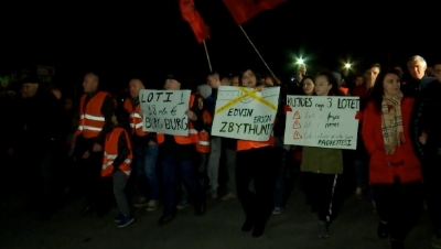 VIDEO-LAJM/ Banorët e Astirit “marshojnë” drejt shtëpisë së Ramës në Surrel