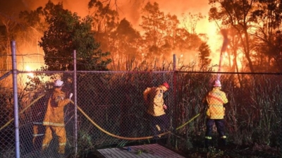 Zjarri në Sidnei kërcënon shtëpitë