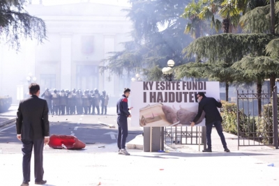 EMRAT/ Gjykata mban në burg 4 nga 14 të arrestuarit e protestës së 16 Marsit