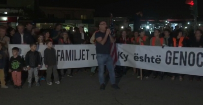 VIDEO/ Banorët e Astirit vijojnë protestën: Nuk na tremb Policia...