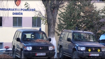 Ngjarje e rëndë, xhaxhai qëllon me thikë nipin pas sherrit. Policia jep detajet