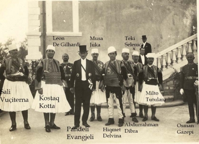 1929/Ministrat me veshje popullore