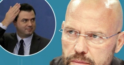 Manjani: Edhe 'i dorëhequr', legen mbetet, përçarës i opozitës