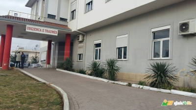 Ambulanca përplaset me 2 makina, pasojat fatale