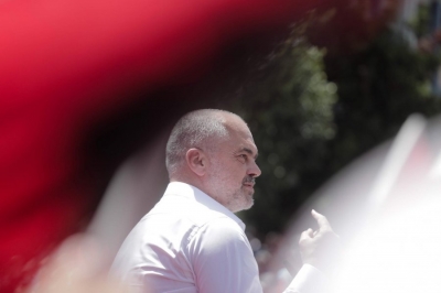 Paralajmërimi i gazetarit/ Në fund Rama do shkojë në pavion me barelë