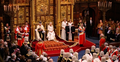 Fjalimi i parë i Mbretit Charles në Parlamentin Britanik, ja pse ishte një moment historik sipas analistëve