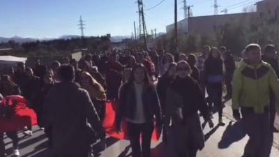 “S&#039;kemi frikë nga qeveria”, studentët e Elbasanit në këmbë drejt Tiranës