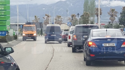 Grabiten 2 mln euro në Rinas, një i vrarë