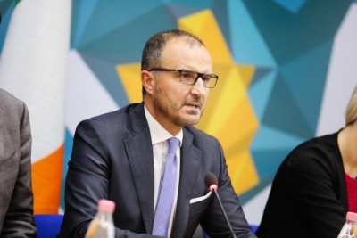 Ambasadori Soreca: “Ndiq paranë”, mënyrë për të luftuar krimin. Paketa “anti-KÇK” të respektojë reformën në drejtësi
