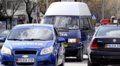 Tiranë, automjeti përplas një person me biçikletë