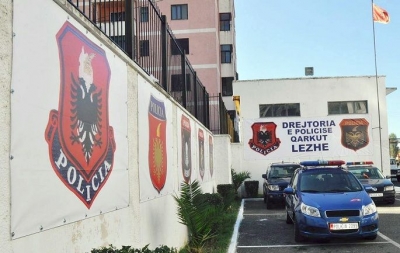 24-vjeçarja masakron me thikë një djalë në Lezhë, i plagosuri urgjent drejt Tiranës