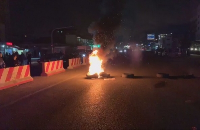 VIDEO-Digjen goma/ Tensione në 'Unazën e Re', policia provokon banorët duke i futur në konflikt me kalimtarët