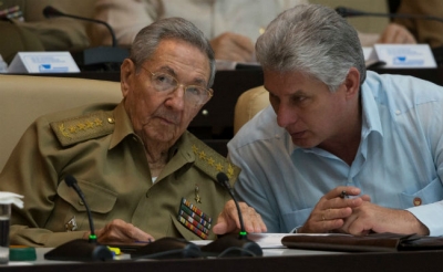 Raul Castro “lëshon karrigen”, i zë vendin Miguel Diaz-Canel