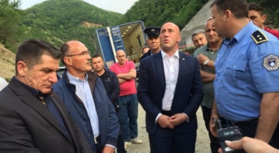 Haradinaj interesohet për policët e mbytur, kërkesë Zaevit
