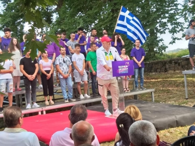 Patrioti i rremë/ Në Shkodër e hedh përtokë flamurin kombëtar, në Finiq e mbulon flamuri grek