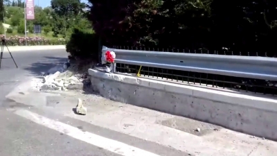 Aksidentet, eksperti: Rrethrrotullimi në Lundër të hiqet