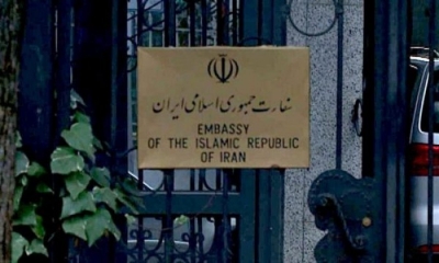 U shpallën ‘non-grata’, anti-Terrori përcjell në Rinas dy diplomatët iranianë