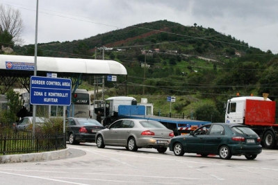 Lirohen 6 policët e Kakavijës, u akuzuan për kalim të paligjshëm të klandestinëve