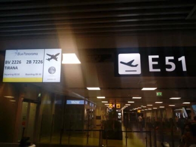 Berisha: Kallam Dështaku udhëton me charter, qytetarët presin 12 orë avionin