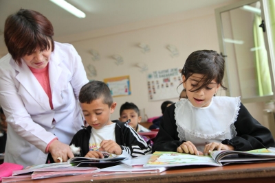 Një ditë pas nisjes së shkollës, ”shpërthen” virusi. 16 mësues të prekur nga Covid-19