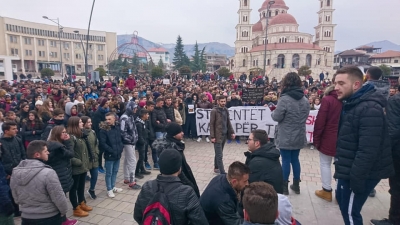 Studentët e Universitetit &quot;Fan Noli&quot; protestë në Korçë dhe Tiranë