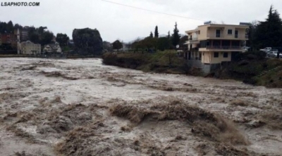 ALARM në Durrës, lumi Erzen del nga shtrati dhe përmbyt dhjetra banesa, IZOLOHEN mbi 120 familje