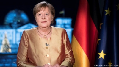 Merkel iu drejtohet gjermanëve për Vitin e Ri: Pandemia detyrë e shekullit, për vaksinimin duhet durim dhe qëndrueshmëri