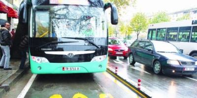 Nga sot lejohet transporti publik, urbanet dhe autobusat ndërqytetas mund të rikthehen pas 3 muajsh mbyllje