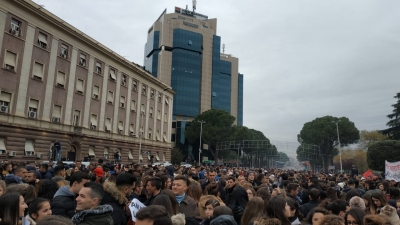 Studentët: Nuk do të ndalemi