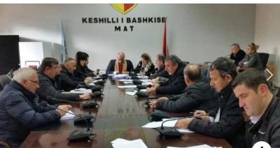 Mat/Të majtët braktisin mbledhjen e Këshillit, Anjeza Shema: Keni lënë familjet pa ndihmë ekonomike