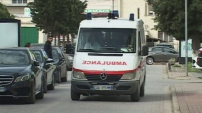 Po punonte në ndërtesë, 40-vjeçari bie nga kati i dytë