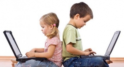 Në Shqipëri fëmijët lundrojnë në internet pa asnjë kontroll