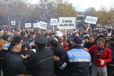 Lista me emrat e protestuesve të arrestuar, policia fillon terrorin/ Arrestohet një grua dhe një fëmijë